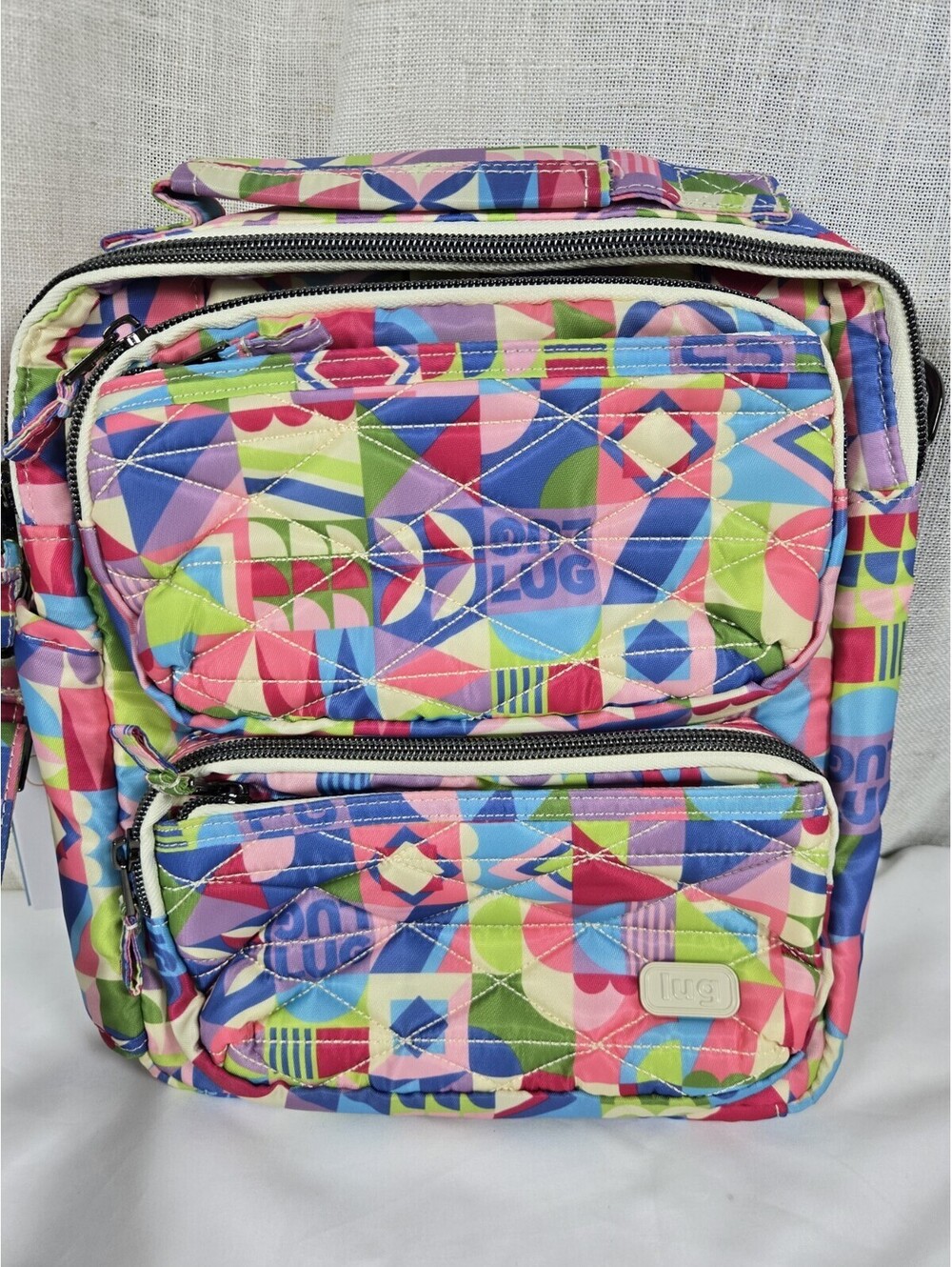 Lug BNWT Compass Crossbody Travel Bag Color "it's a small world" - Picture 2 of 5